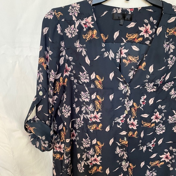 Floral button down blouse - Picture 2 of 6